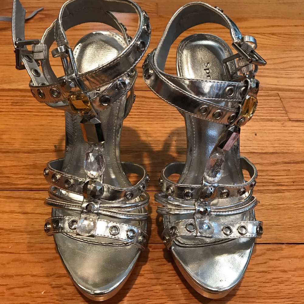 SPRING Silver jeweled heels